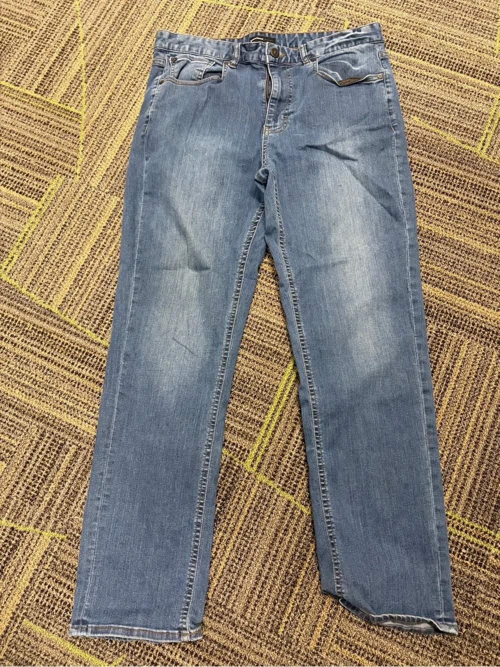 Black Diamond Men's Straight Jeans in Light Blue Wash